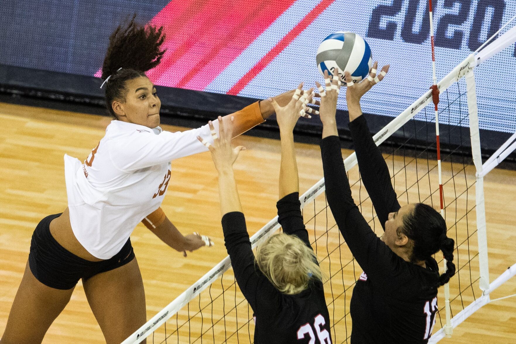 042021-owh-spo-nuvolley-ar25